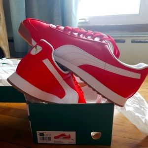 NWT Red Roma Pumas